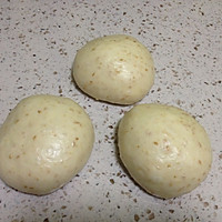 胚芽热狗面包#长帝烘焙节#的做法图解2
