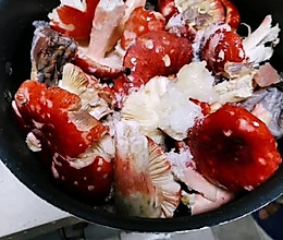 大红菌煮鸡