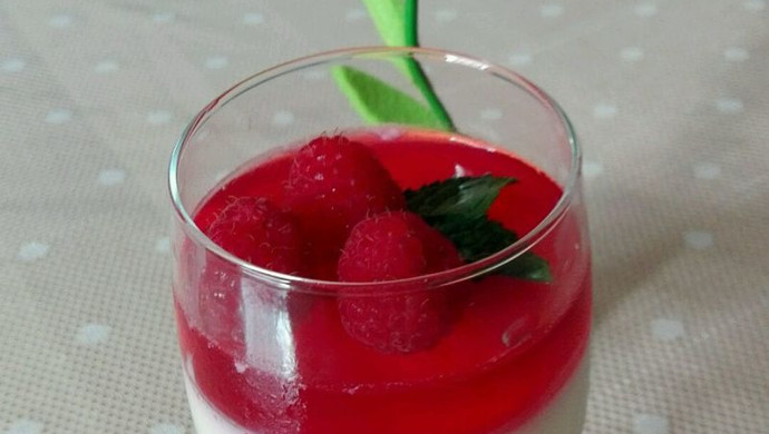 树莓酸奶奶冻