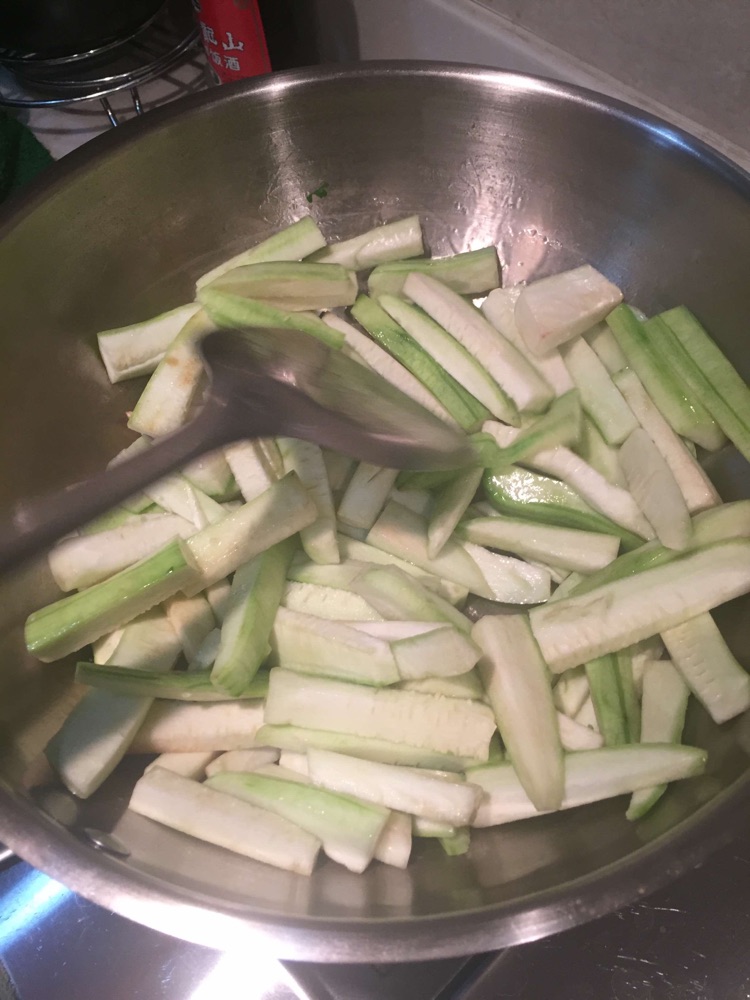 水煮鱼，麻辣牛蛙同时操作流程的做法图解8