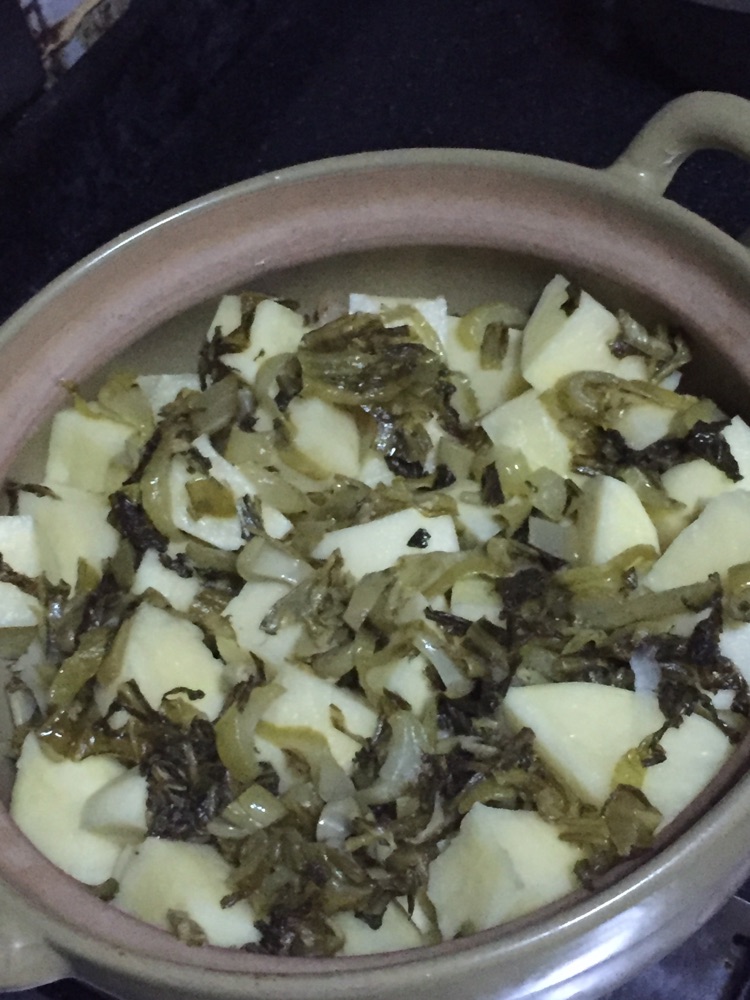 008潮汕五花肉土豆酸菜砂锅煲的做法图解4