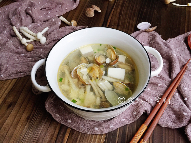 花蛤豆腐菇菇汤的做法