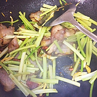 芹菜炒腊肉（嗅觉味觉双勾引）的做法图解5