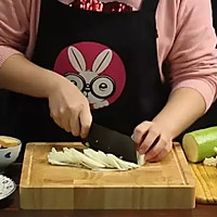 部队火锅【微体兔菜谱】的做法图解1