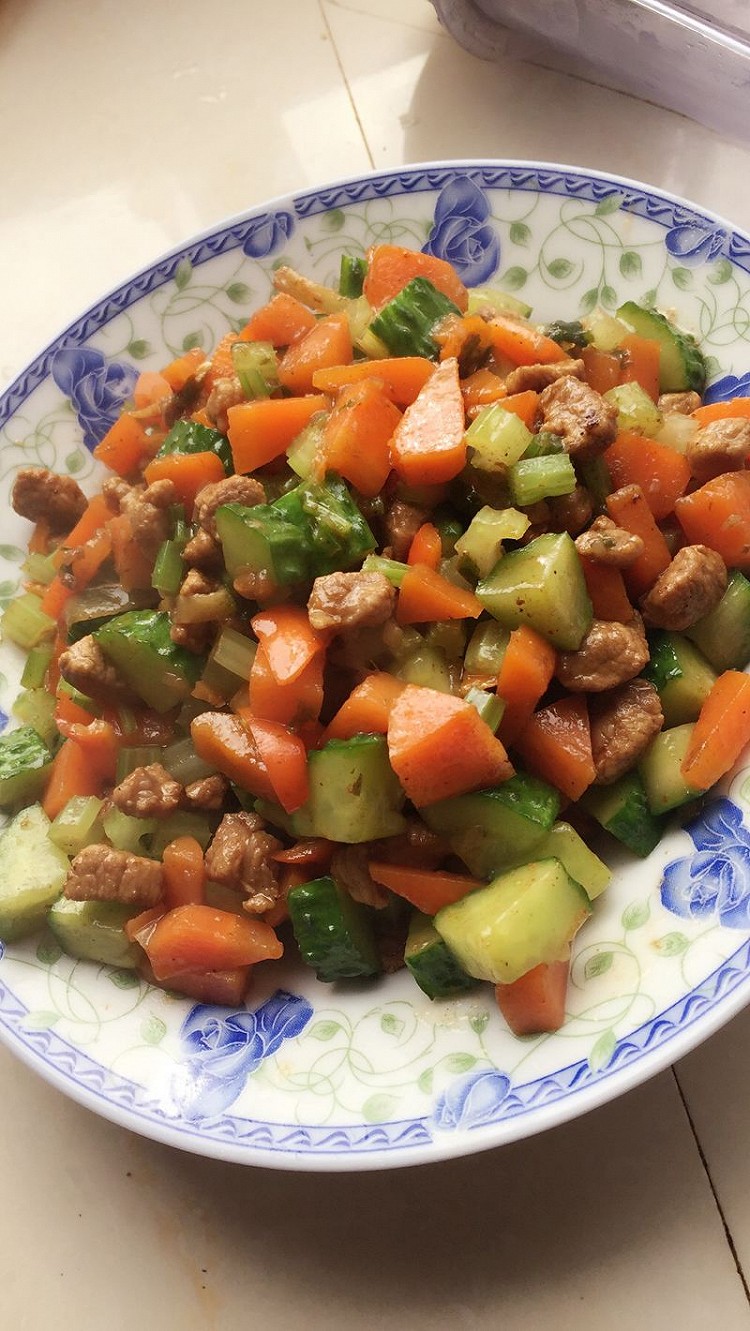 三丁炒肉的做法