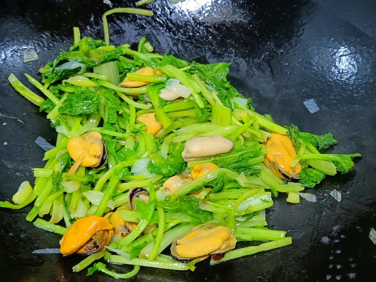 贻贝炒苔菜怎么做_贻贝炒苔菜的做法_辰辰妈dg_豆果美食