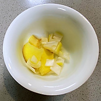【孕妇食谱】腐竹木耳炒腊肉，清爽可口，营养丰富～的做法图解3