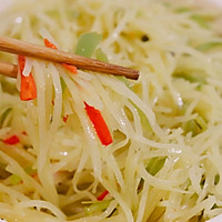 酸辣土豆丝，酸辣脆爽的秘诀。的做法图解6