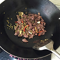 牛肉炒酸豆角的做法图解3