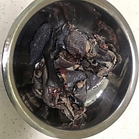 乌鸡炖栗子核桃的做法图解1