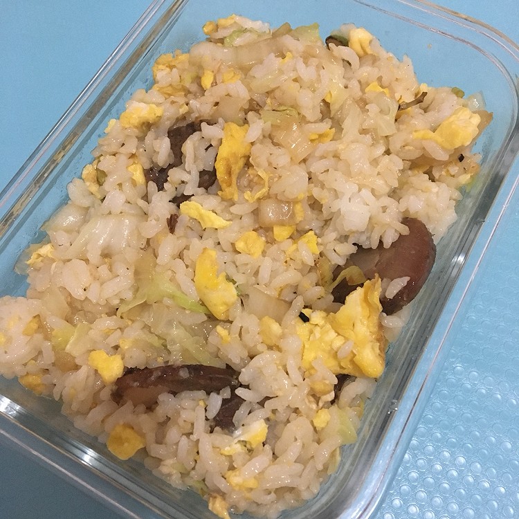白菜灌肠蛋炒饭的做法