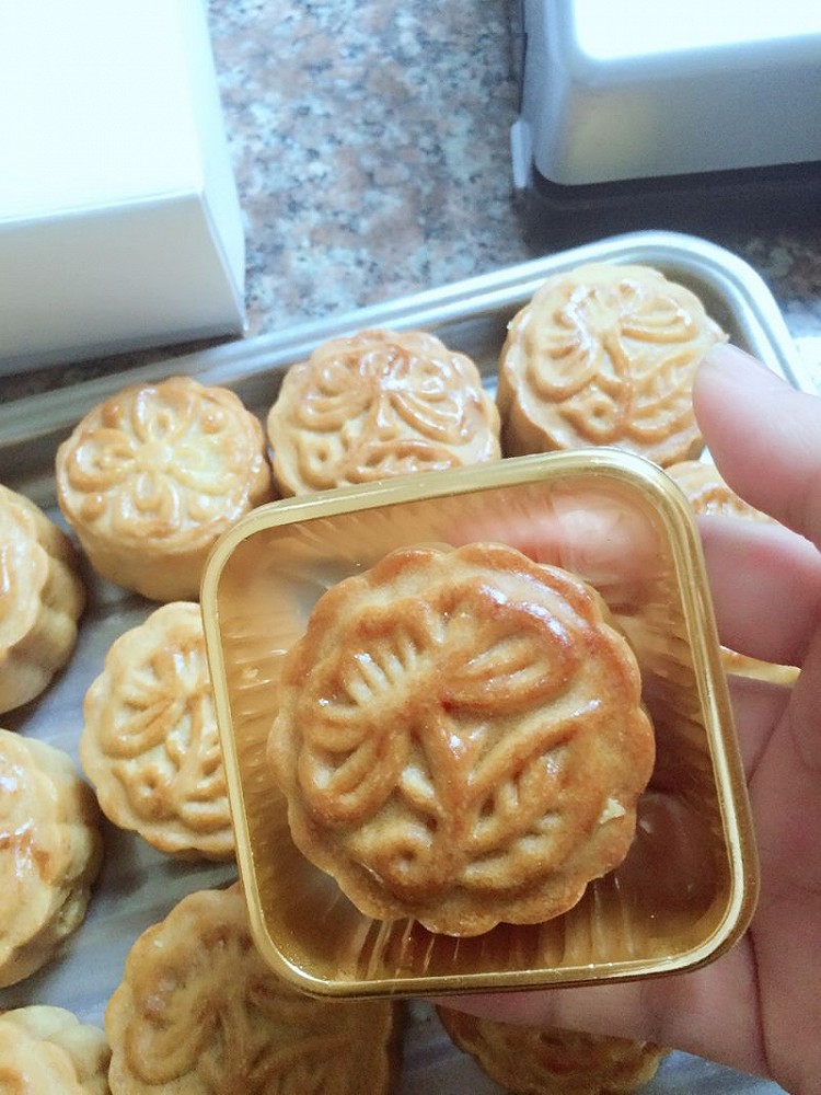 低糖莲蓉蛋黄月饼的做法