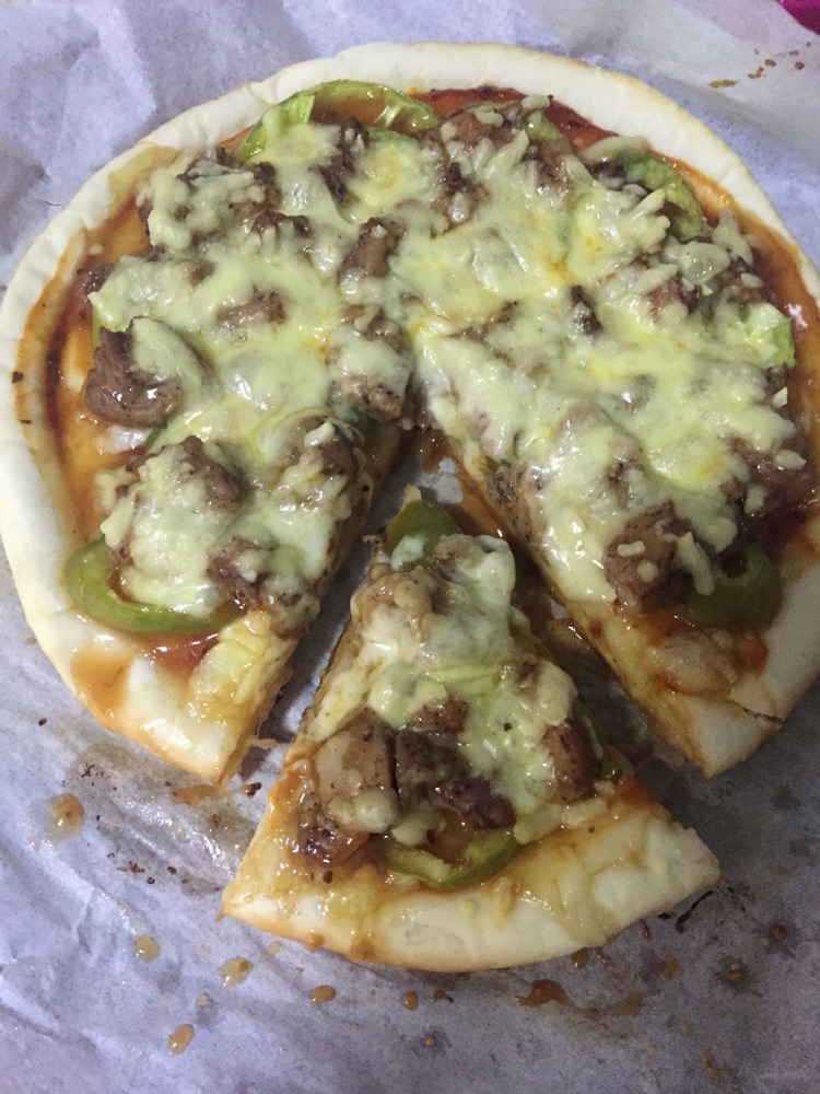 简单的黑椒鸡腿肉披萨