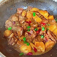 #名厨汁味正当夏#红烧排骨炖土豆的做法图解11