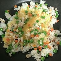 #柏翠辅食节 营养佐餐#龙利鱼豌豆炒饭的做法图解9
