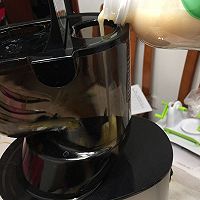 懒熊果汁－菠萝奶的做法图解3