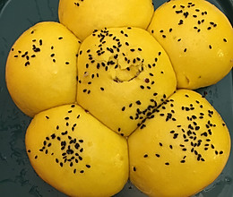 香喷喷色泽金黄的绿豆黄豆馅儿的蒸面包的做法