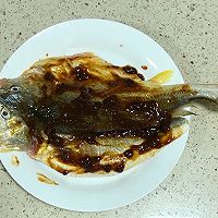 鱼跃餐桌篇：快速搞定-豆瓣酱蒸大黄花的做法图解2