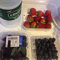 蓝莓桑葚草莓汁 Juice cleanse1的做法图解1