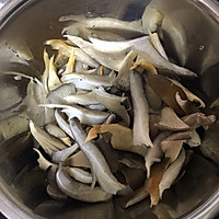 酥酥脆脆～油炸鲜蘑的做法图解1