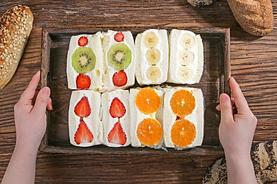 不能缺少的日式生吐司   颜值担当春日美食---水果三明治