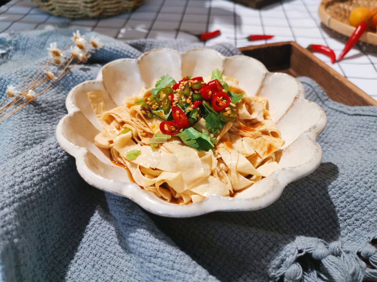 涼拌豆皮怎麼做_涼拌豆皮的做法_藍洛凌_豆果美食