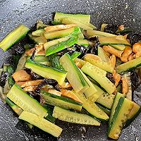 #刘畊宏女孩减脂饮食#低脂鸡胸肉炒黄瓜的做法图解7