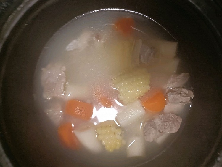 玉米排骨山药红萝卜汤的做法