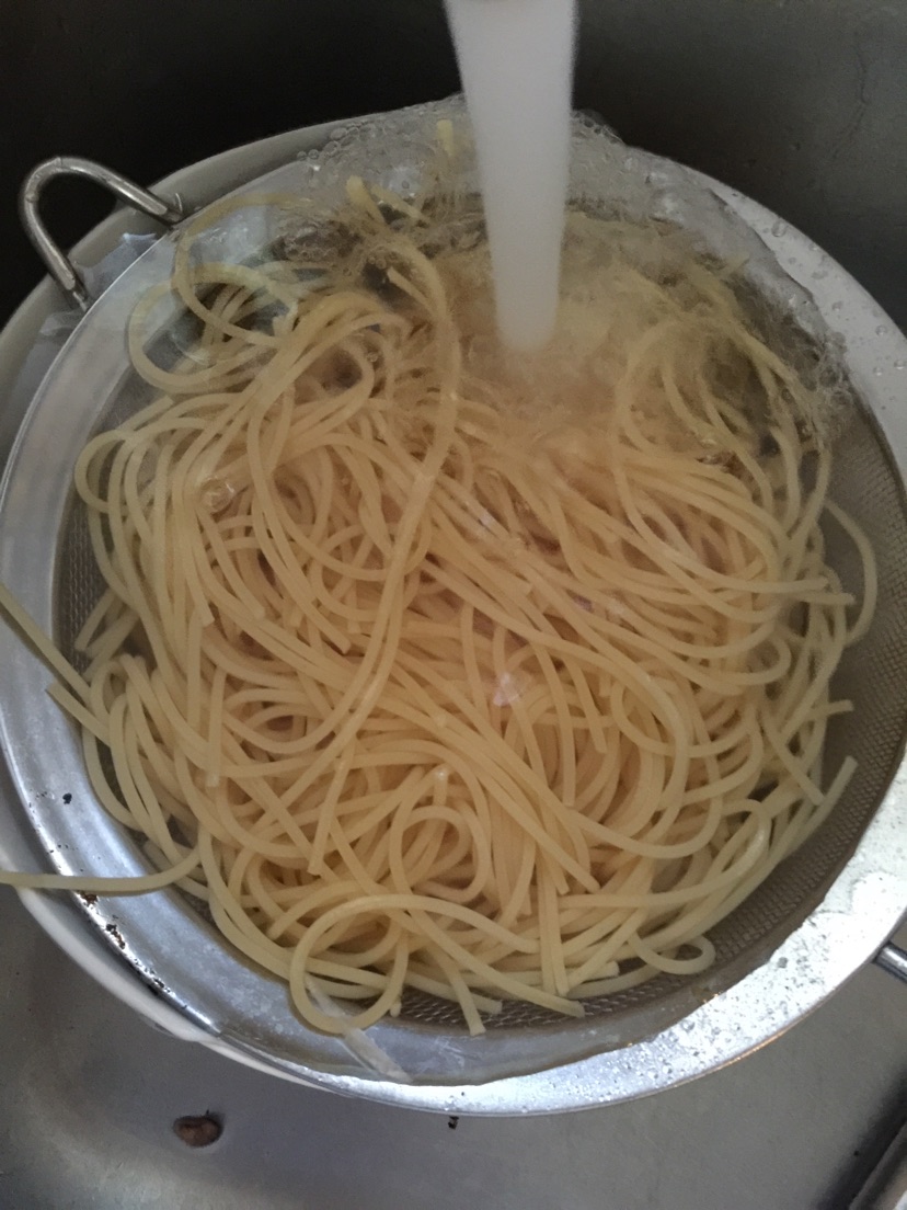 奶油培根意大利面的做法图解2