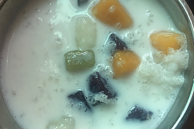 牛奶芋圆雪燕糖水