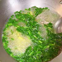 #感恩节烹饪挑战赛#简简单单韭菜土豆汤的做法图解3