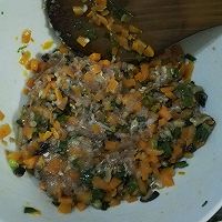 胡萝卜香菇猪肉馅——仿沙县蒸饺的做法图解5