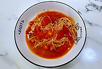 【孕妇食谱】番茄炒金针菇，红白搭配，营养丰富还超级下饭！的做法