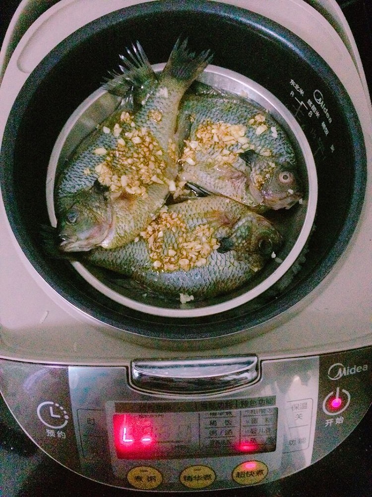 蒜末蒸太阳鱼的做法