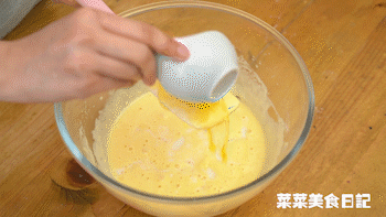 咸豆乳芝士蛋饼｜香滑轻盈的做法图解3