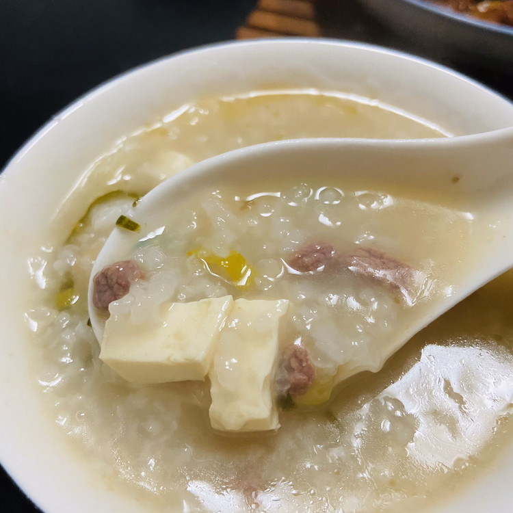 牛肉豆腐养生粥，媲美粤仔湾。的做法