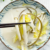 冬季暖胃汤，汤浓味鲜蔬菜菌菇海带汤的做法图解12