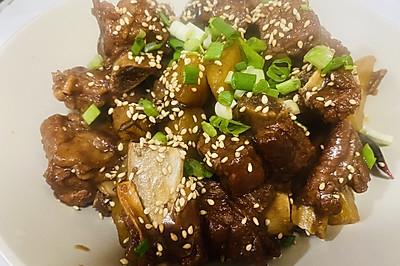 超级下饭神器~排骨土豆块