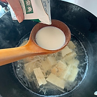鲜虾豆腐牛奶浓汤的做法图解3