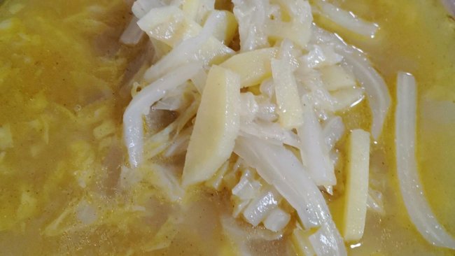 东北白菜炖土豆的做法