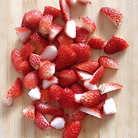 牛奶草莓布丁的做法图解2