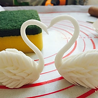 做一款最优雅的蛋糕装饰品——翻糖天鹅的做法图解10