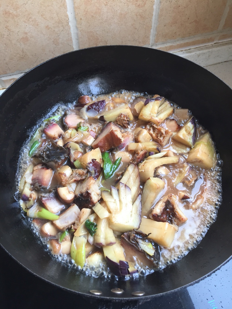 腊鱼茄子煲的做法