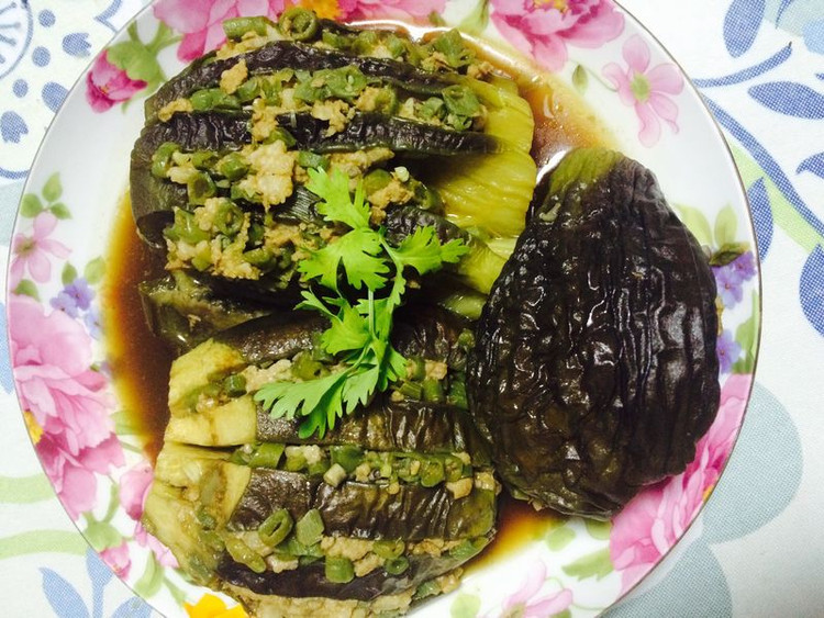 夏季时蔬—炖茄子的做法