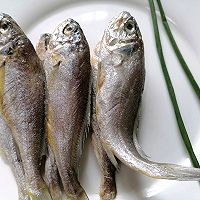 #刘畊宏女孩减脂饮食#清蒸黄鱼的做法图解1
