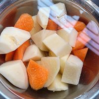 胡萝卜土豆炖牛腩的做法图解3