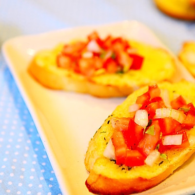 早餐-番茄香草蒜香面包