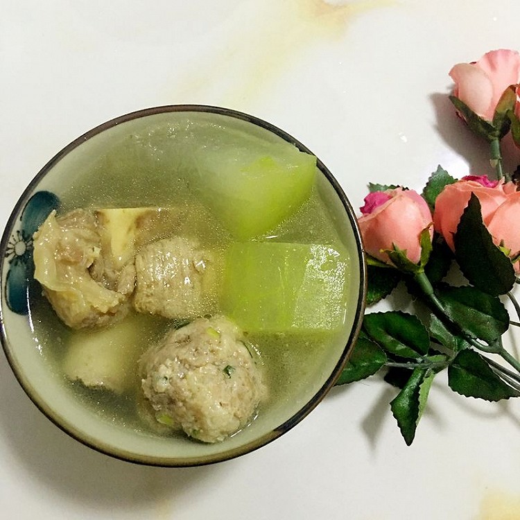 骨头汤煮冬瓜肉圆子的做法