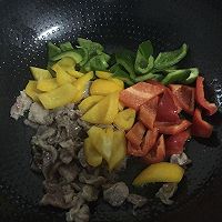 彩椒肉片的做法图解3