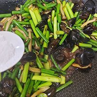 香辣蒜苔木耳真姬菇的做法图解10